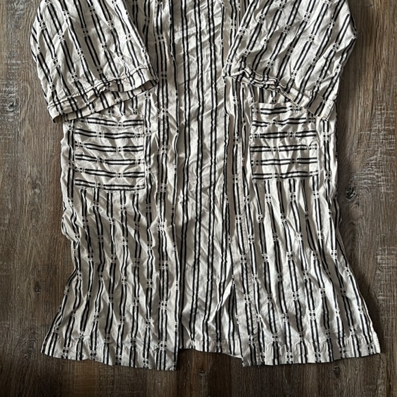 Universal Thread Kimono - Picture 2 of 5